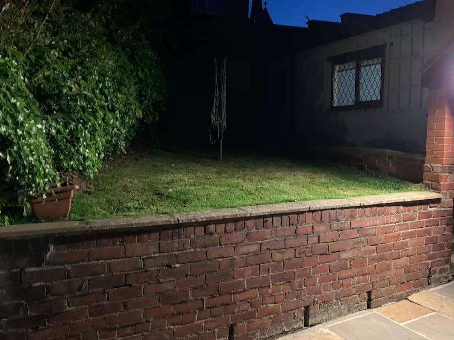 וויטבי Award Winning Pet Friendly Paddock Cottage מראה חיצוני תמונה