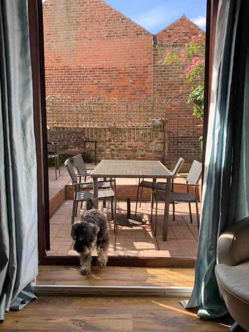 וויטבי Award Winning Pet Friendly Paddock Cottage מראה חיצוני תמונה