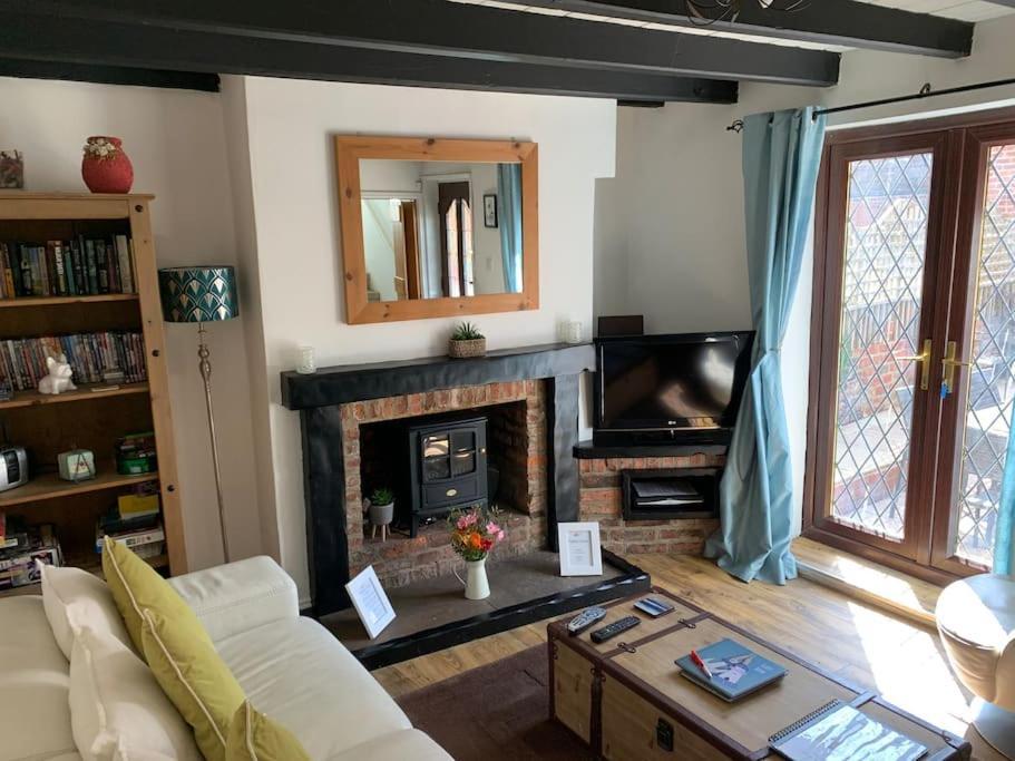 וויטבי Award Winning Pet Friendly Paddock Cottage מראה חיצוני תמונה