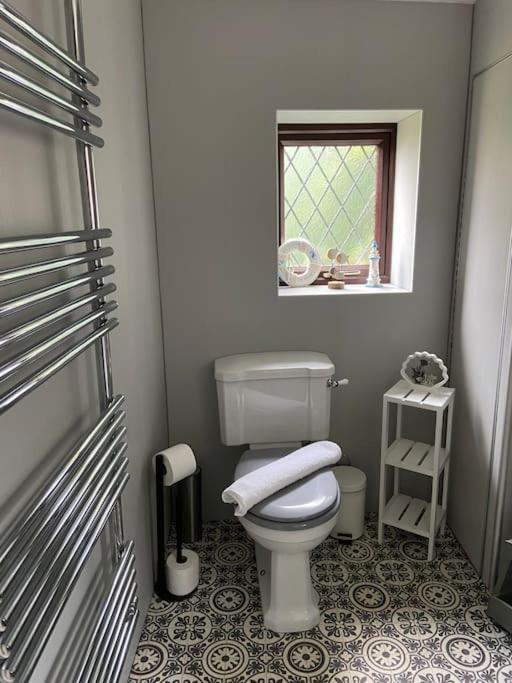וויטבי Award Winning Pet Friendly Paddock Cottage מראה חיצוני תמונה