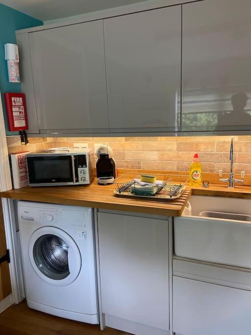וויטבי Award Winning Pet Friendly Paddock Cottage מראה חיצוני תמונה