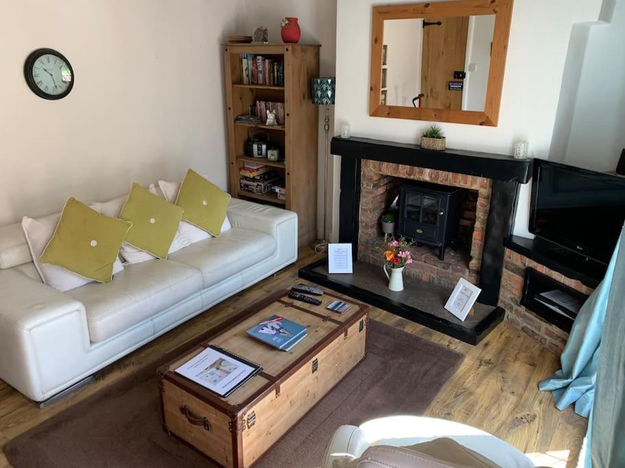 וויטבי Award Winning Pet Friendly Paddock Cottage מראה חיצוני תמונה