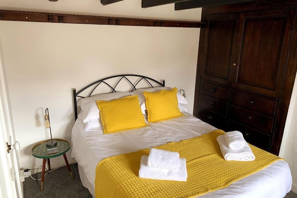 וויטבי Award Winning Pet Friendly Paddock Cottage מראה חיצוני תמונה