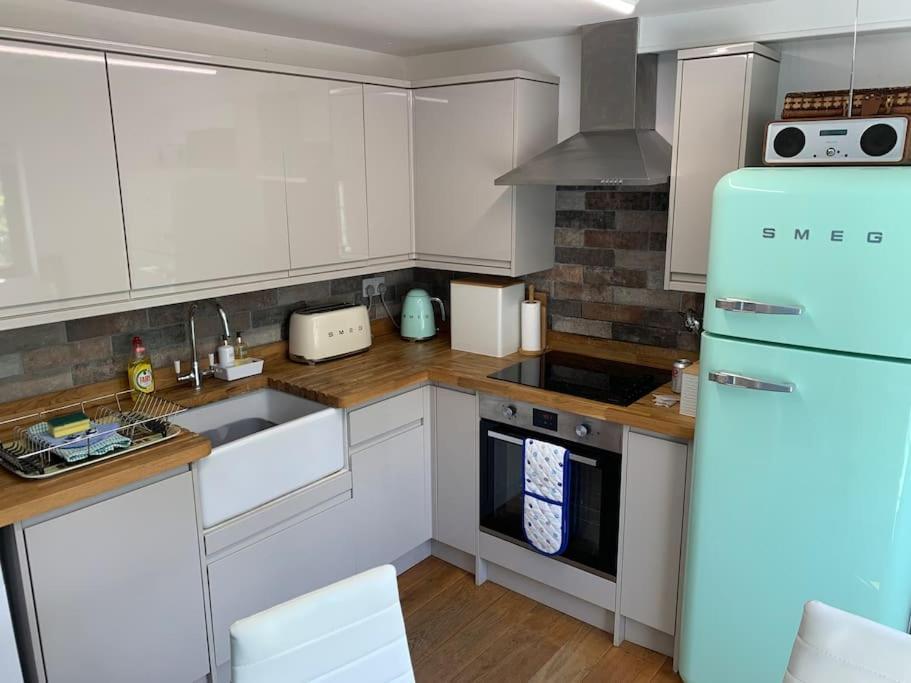 וויטבי Award Winning Pet Friendly Paddock Cottage מראה חיצוני תמונה