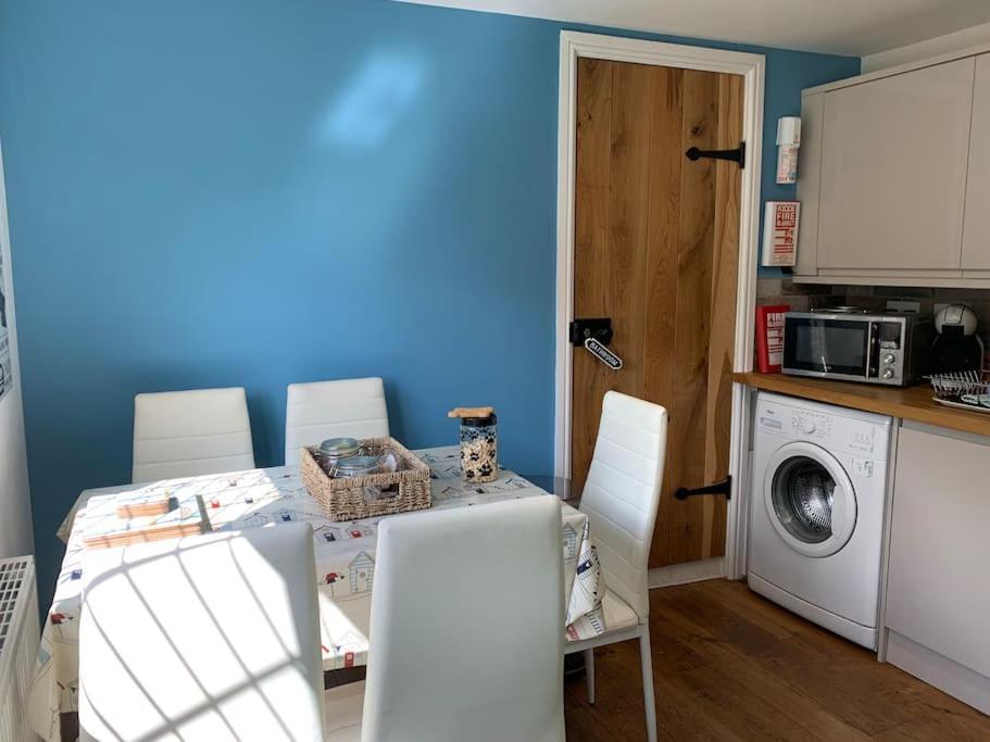וויטבי Award Winning Pet Friendly Paddock Cottage מראה חיצוני תמונה