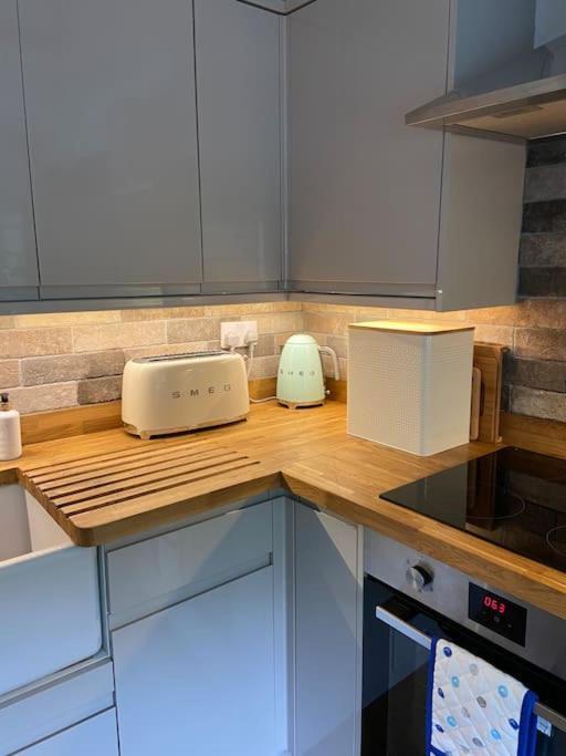 וויטבי Award Winning Pet Friendly Paddock Cottage מראה חיצוני תמונה