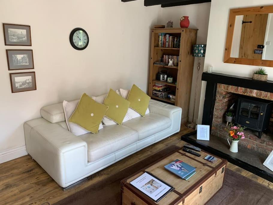 וויטבי Award Winning Pet Friendly Paddock Cottage מראה חיצוני תמונה