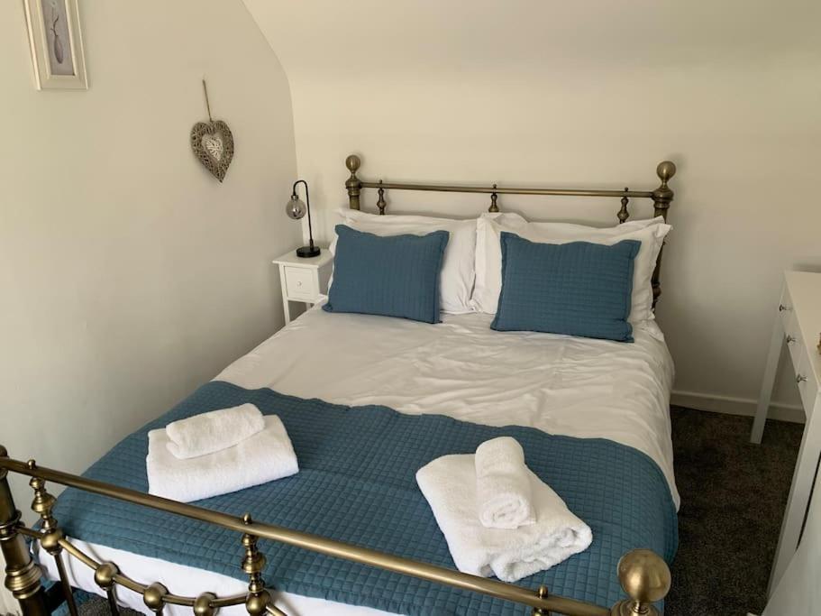 וויטבי Award Winning Pet Friendly Paddock Cottage מראה חיצוני תמונה