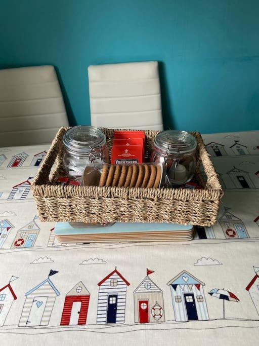 וויטבי Award Winning Pet Friendly Paddock Cottage מראה חיצוני תמונה